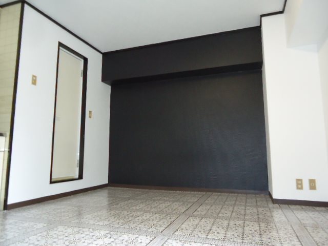 愛知県名古屋市東区泉１丁目 リビング