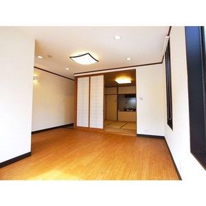 愛知県名古屋市中村区城主町１丁目 リビング