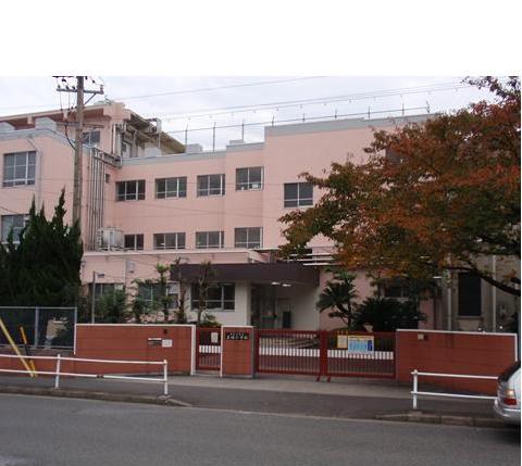 愛知県名古屋市港区小碓１丁目 小学校