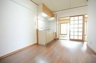 愛知県名古屋市北区山田１丁目 リビング