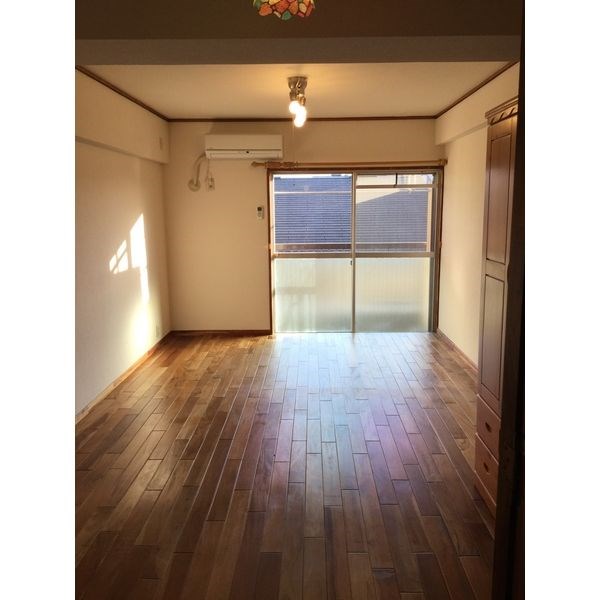 愛知県名古屋市北区水草町２丁目 リビング