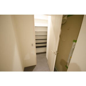 愛知県名古屋市東区泉１丁目 玄関