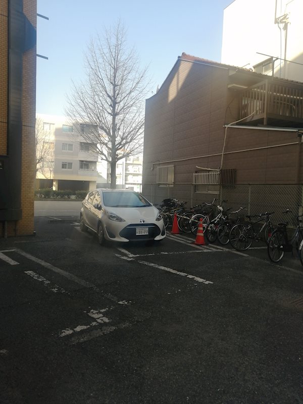 アビタシオン千種 駐車場