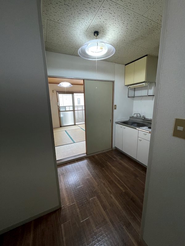 愛知県名古屋市千種区内山１丁目 リビング