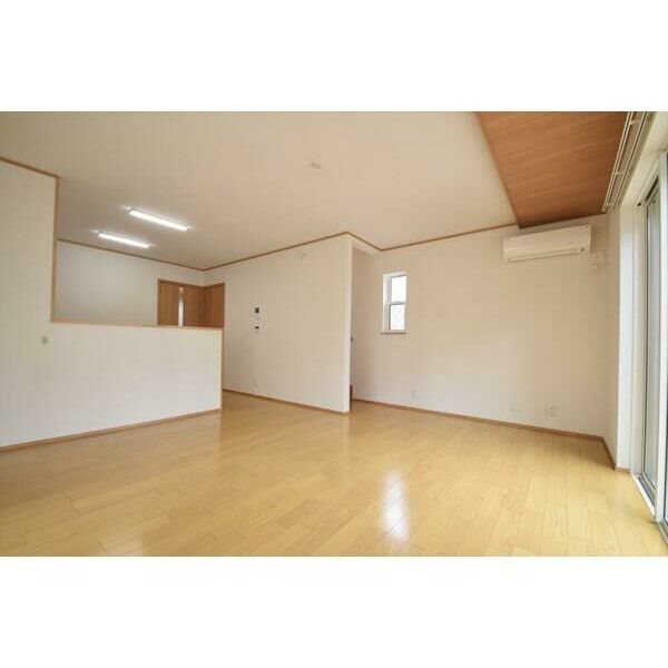 愛知県名古屋市千種区朝岡町２丁目 リビング