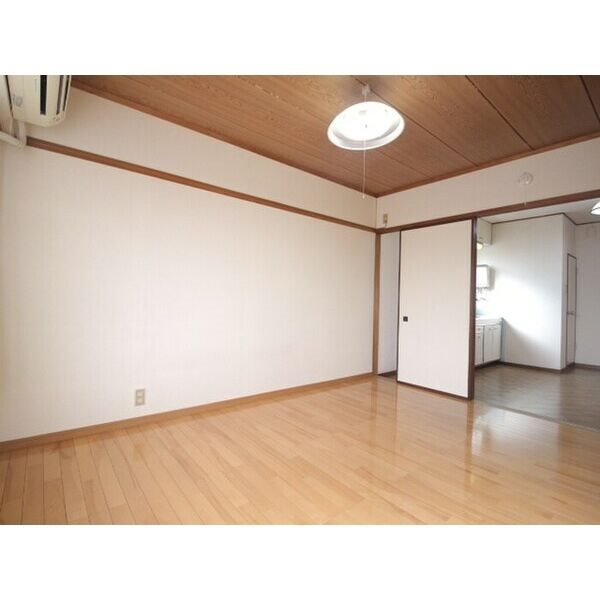 愛知県名古屋市千種区城木町１丁目 リビング
