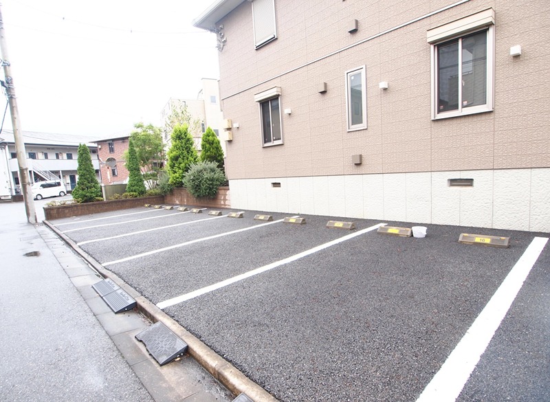 フェリーチェ　Ⅲ番館 駐車場