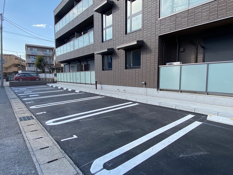 サクラプラス 駐車場