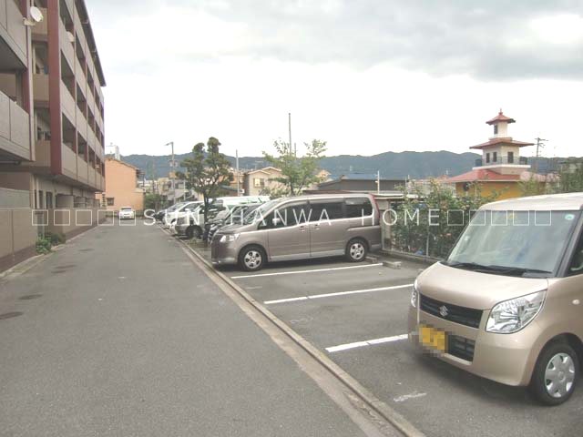 カーサフィオーレ　弐番館 駐車場