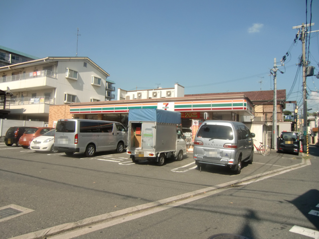 八尾市陽光園貸家 コンビニ