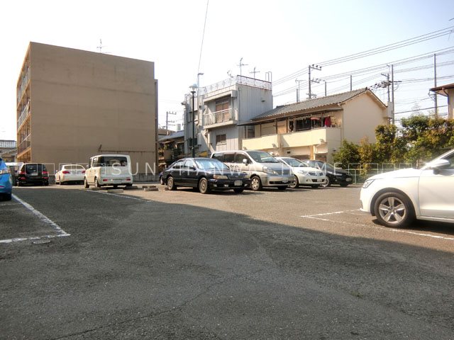 寿コーポラス 駐車場