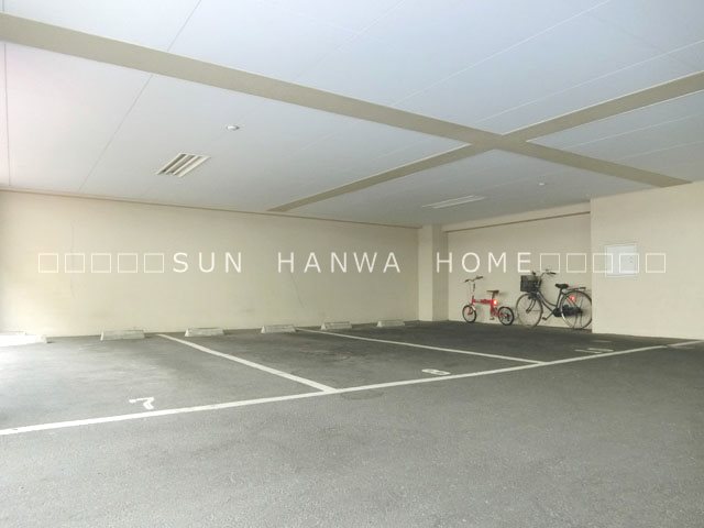 ドゥミール西山本 駐車場
