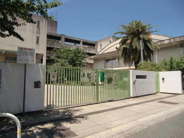 ドゥミール西山本 小学校