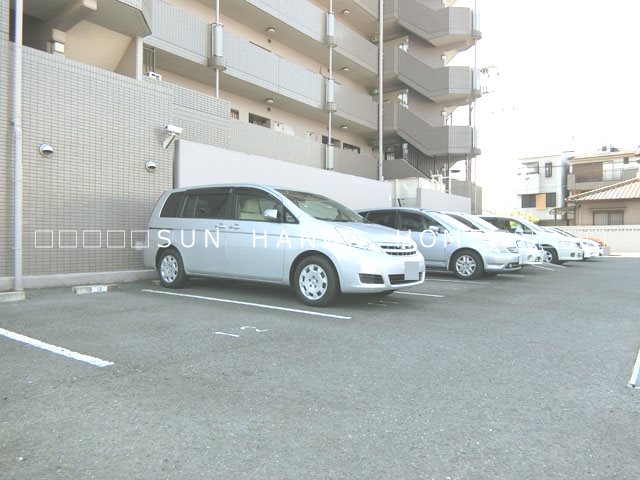 プロスベール高安 駐車場