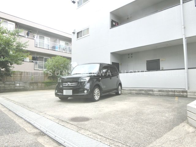 ビートル山本北E棟 駐車場