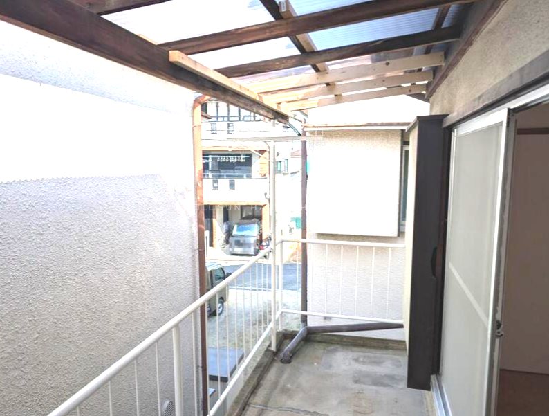 八尾市南本町9丁目戸建て ベランダ