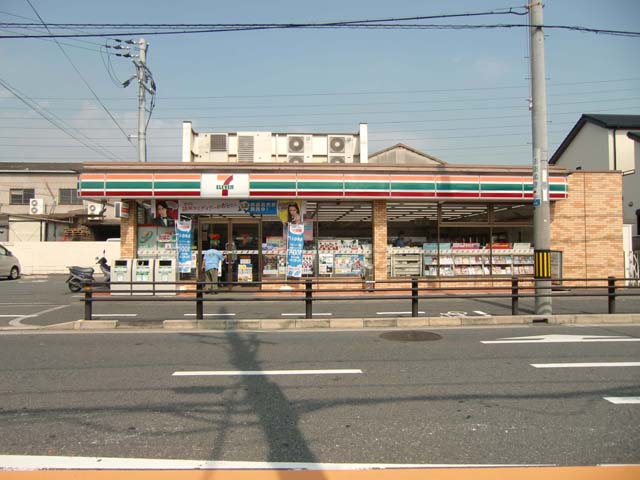 八尾市南本町9丁目戸建て コンビニ