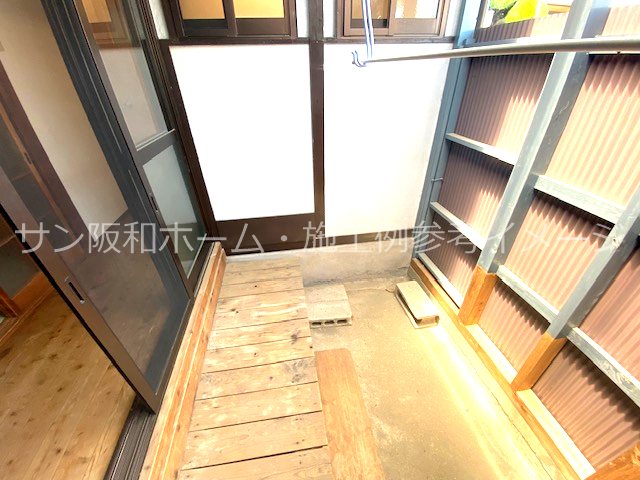 八尾市上之島町南貸家 ベランダ