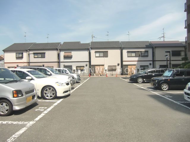 アディーレ八尾 駐車場