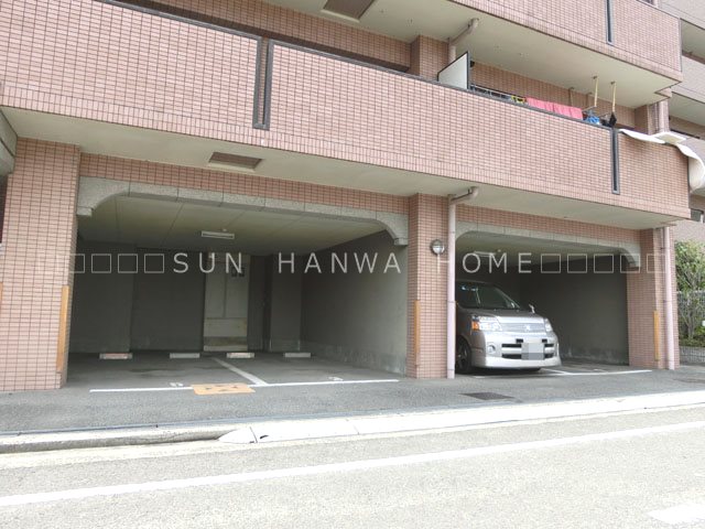 グランディール青山 駐車場