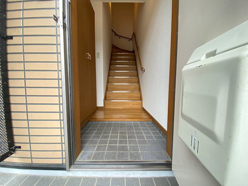 ファースト　ステップ 玄関