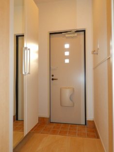 マスカットC 玄関