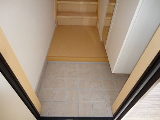 ナーシサス　ガーデン 玄関