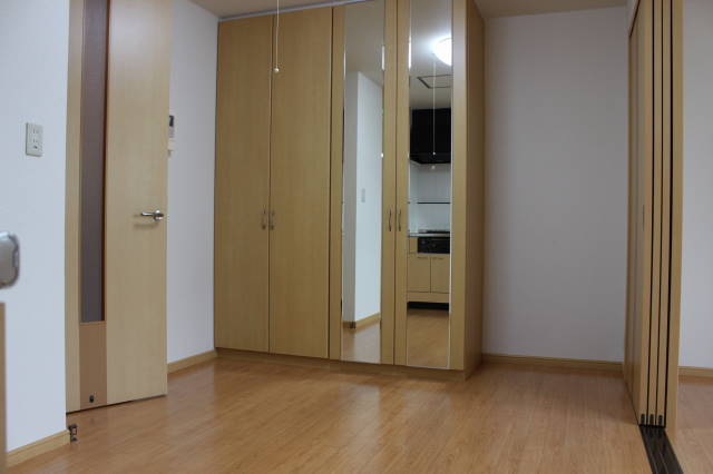 Riverside Court リビング