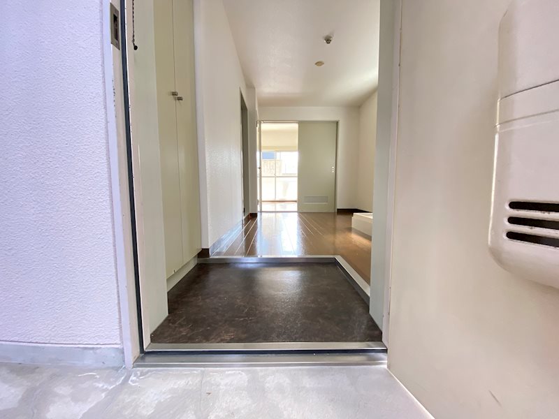 Tフラッツ 玄関