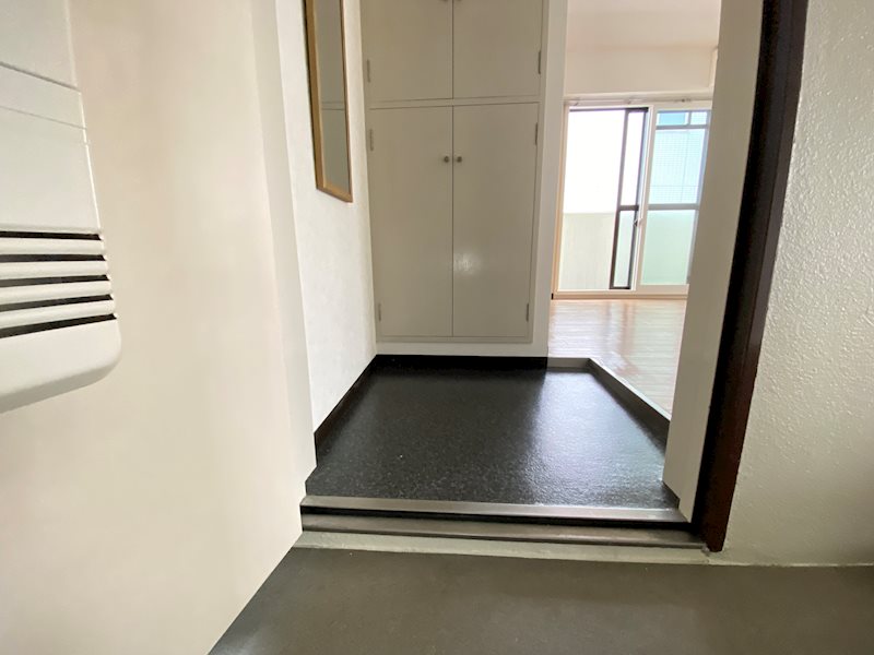 ワイズビル 玄関