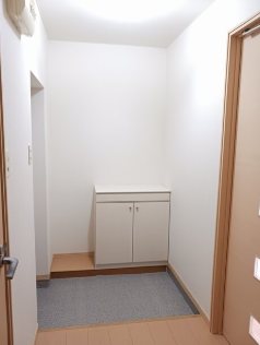 ニューエルディム山本 玄関