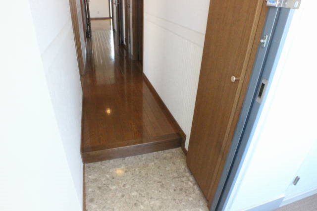 ドルフ井口 玄関