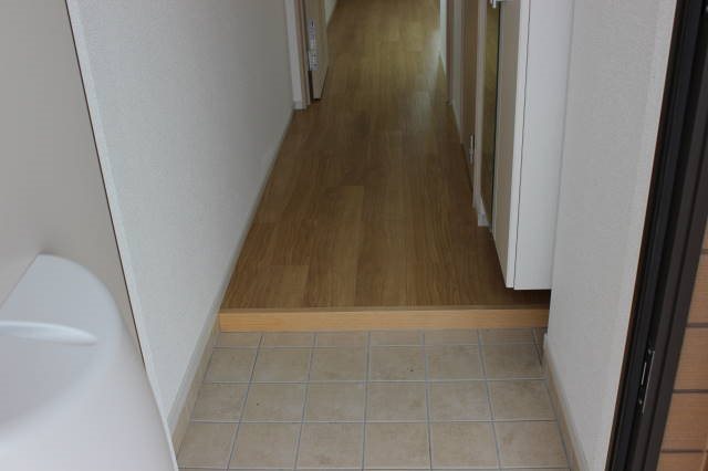 ヤマコウバシ 玄関