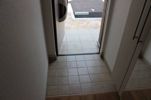 ヤマコウバシ 玄関