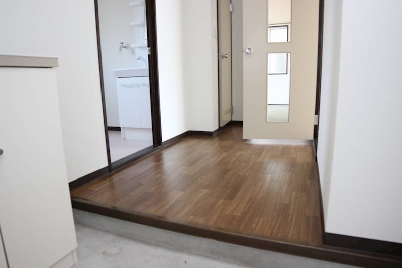 ピースハイツK C棟 玄関