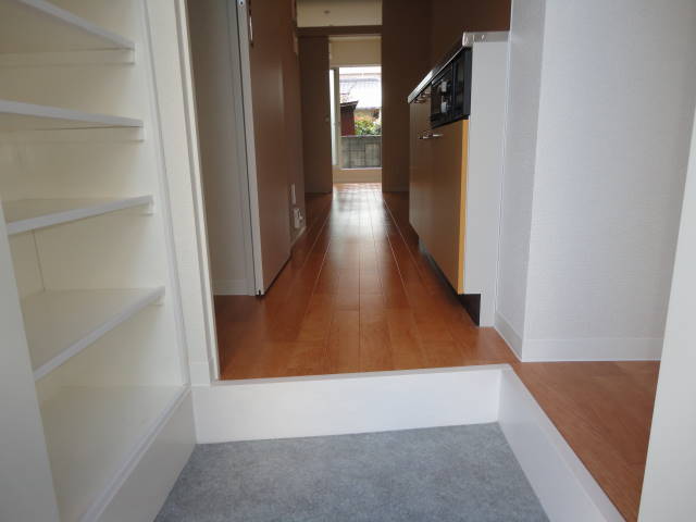 エストレビータ 玄関