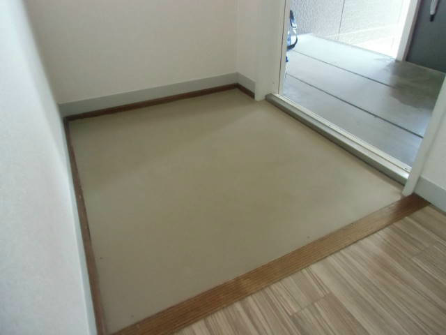 プレジール三筋 玄関