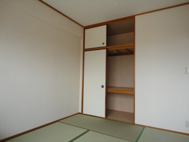 グリーンルージュM ベッドルーム