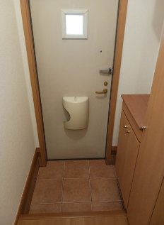 プラシード五番館 玄関