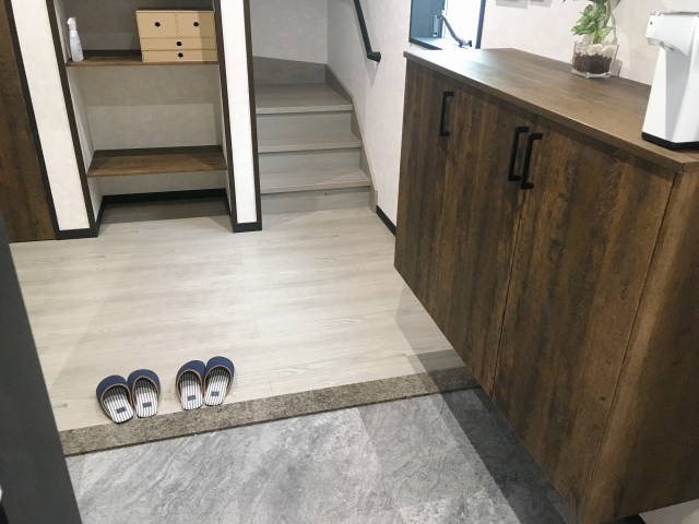 Share house M 玄関