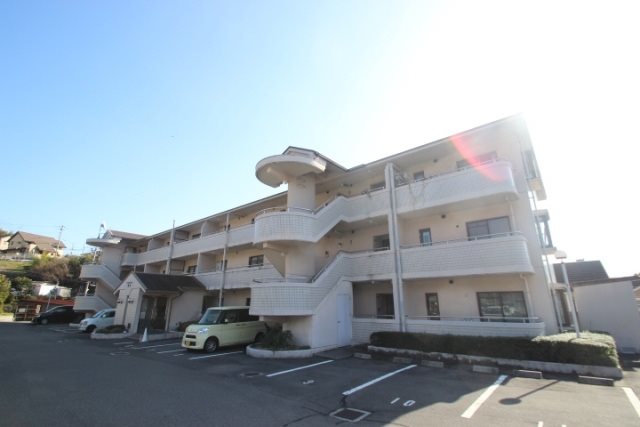 87gアーバン・ドミール皆賀 201号室 外観