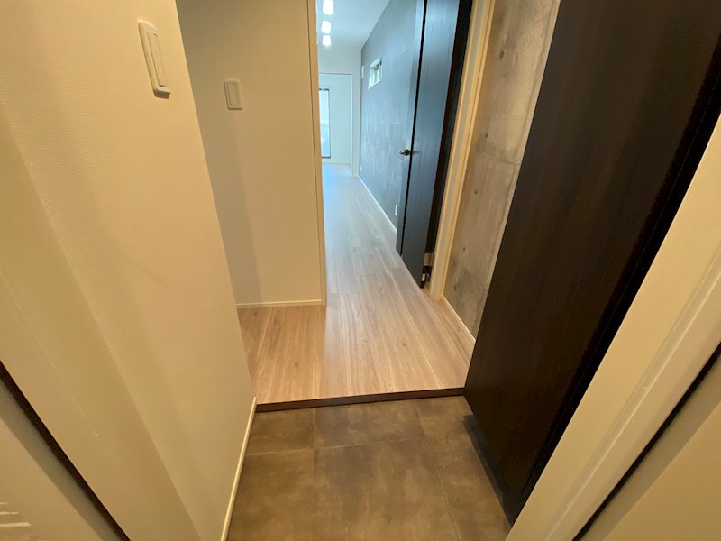 ＭＯＶＥ楽々園ＷＥＳＴ 玄関