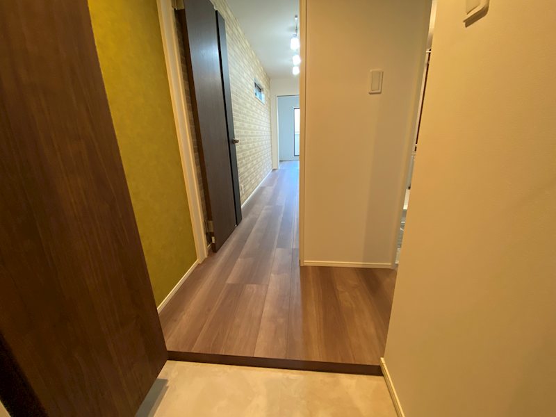 MOVE楽々園EAST 玄関