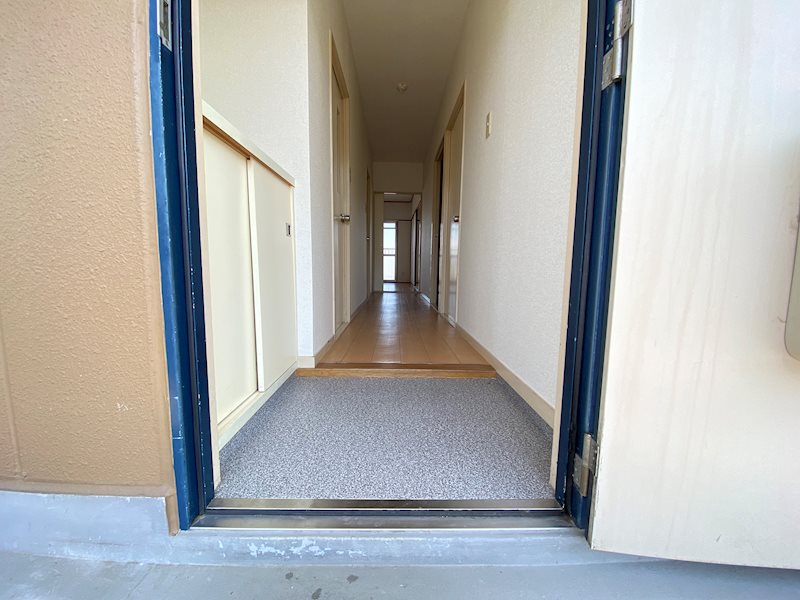 ニューマリッチフジモト 玄関