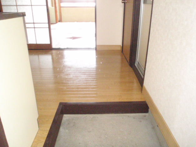 新納アパート　 玄関