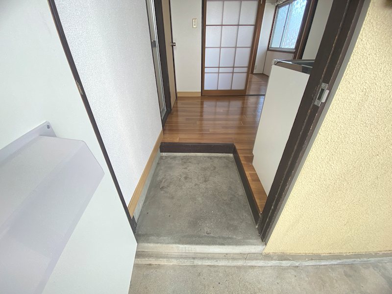 新納アパート　 玄関