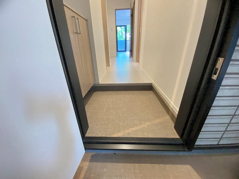 アレフガルド楽々園 玄関