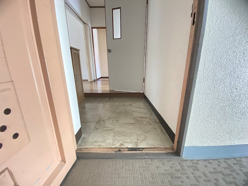 新納マンション 玄関