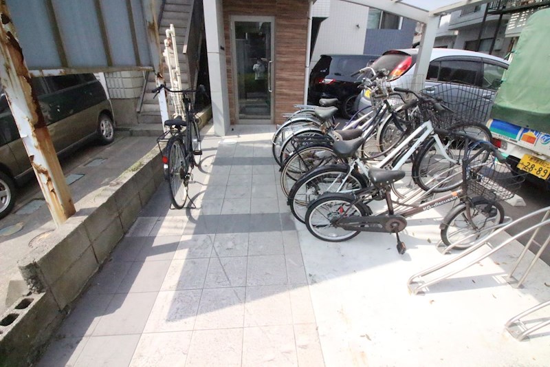 シャトーアベニール 駐車場