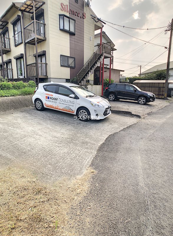 Silence S 駐車場